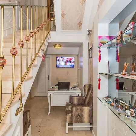 Отель The Empress Theodora 3*